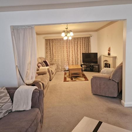 D Elmdon Homestay Shared 4 Bedrooms Birmingham Buitenkant foto