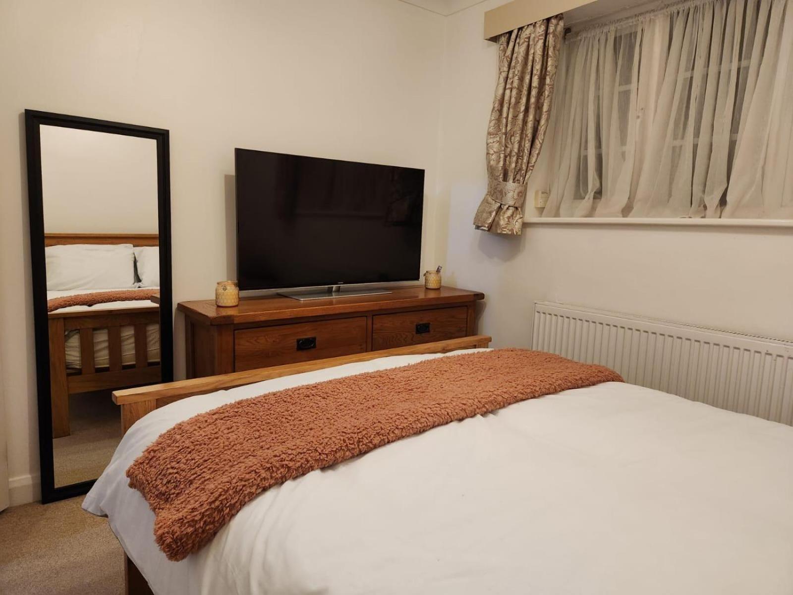 D Elmdon Homestay Shared 4 Bedrooms Birmingham Buitenkant foto