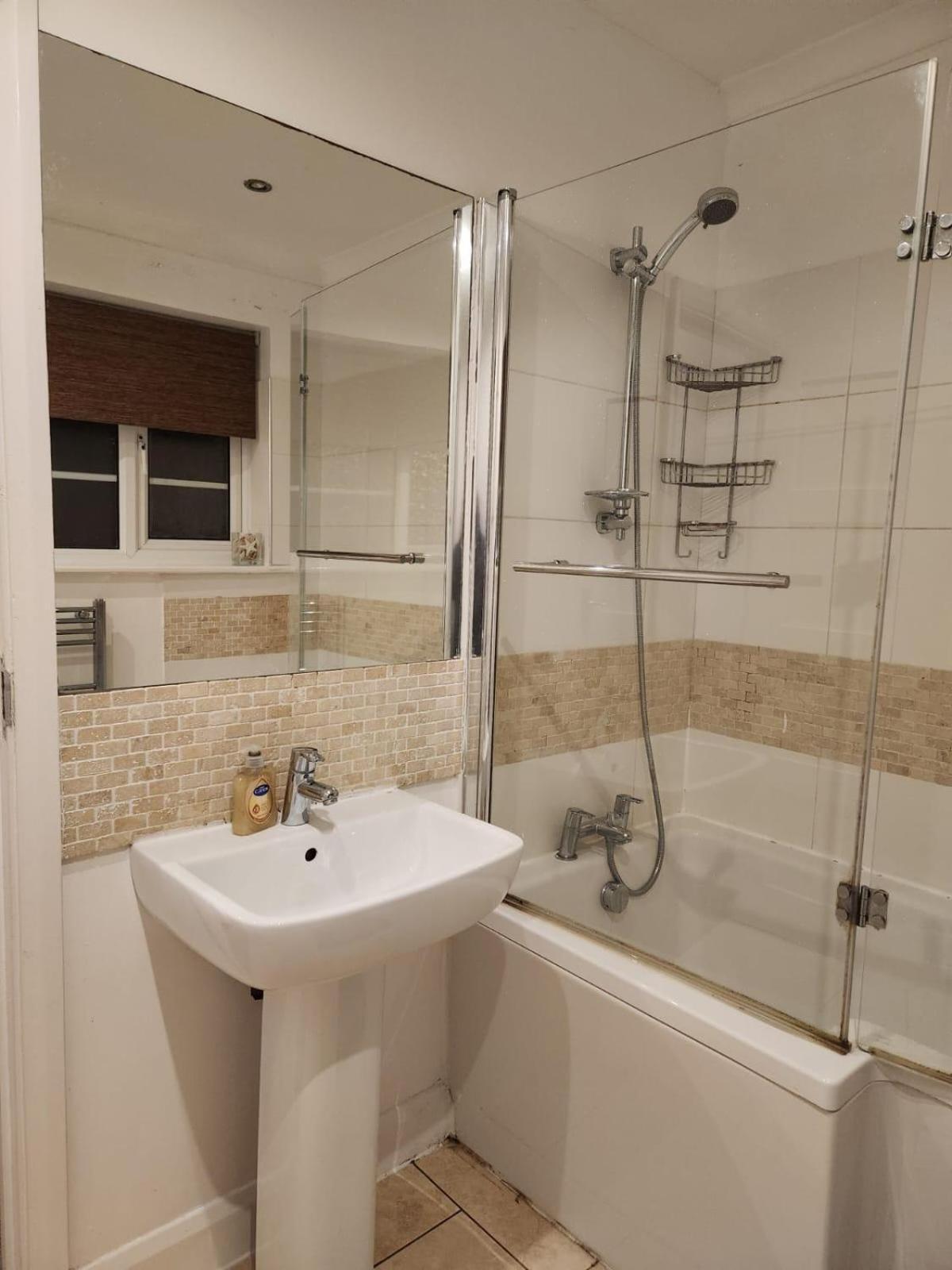 D Elmdon Homestay Shared 4 Bedrooms Birmingham Buitenkant foto