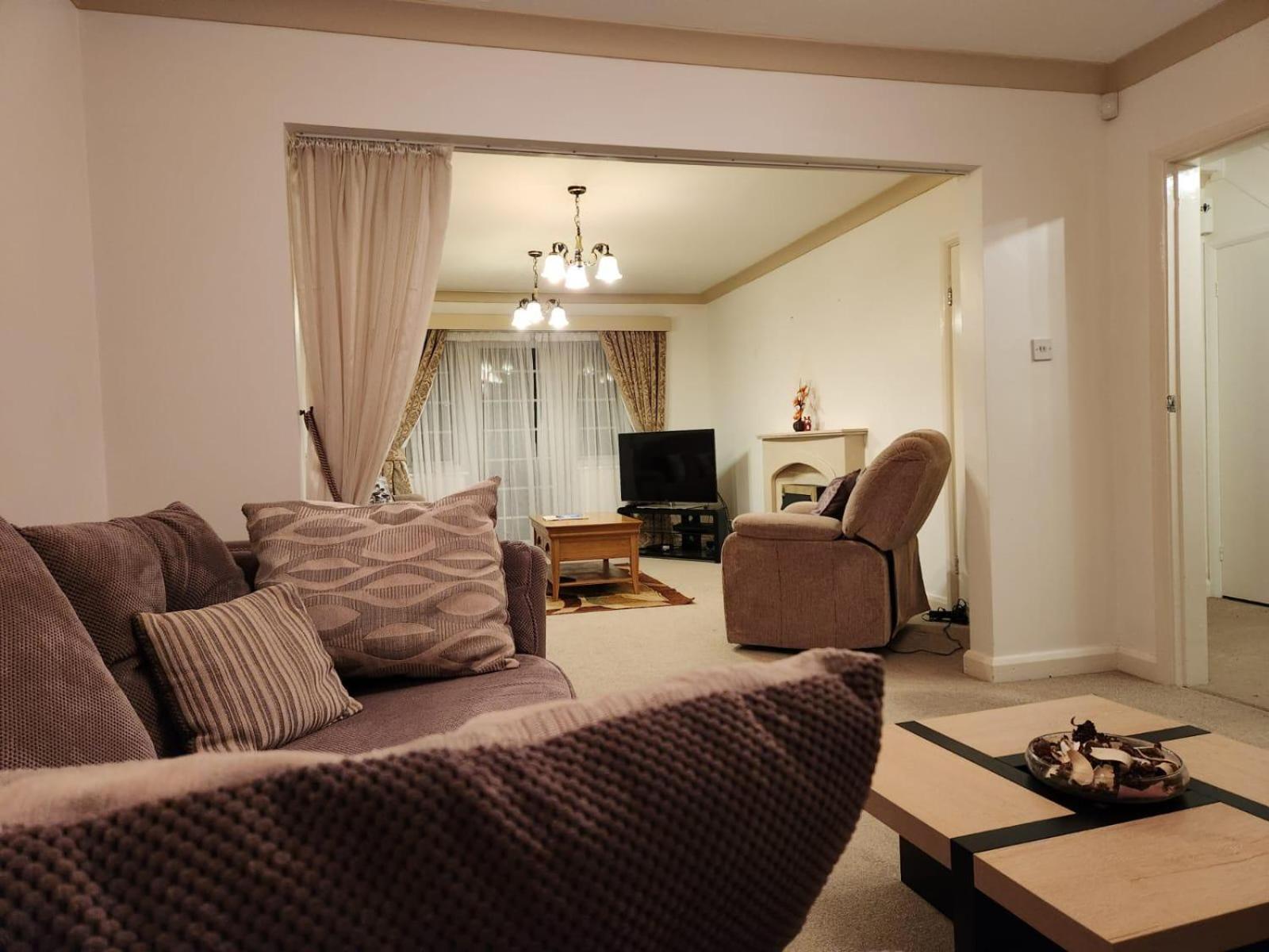 D Elmdon Homestay Shared 4 Bedrooms Birmingham Buitenkant foto