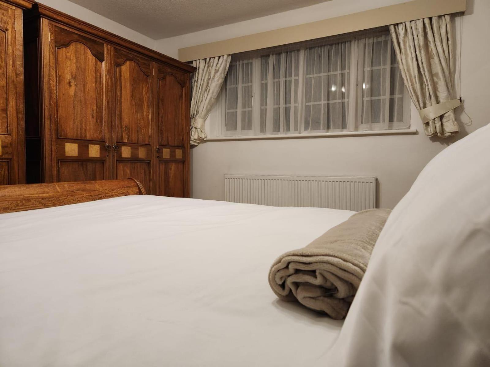 D Elmdon Homestay Shared 4 Bedrooms Birmingham Buitenkant foto