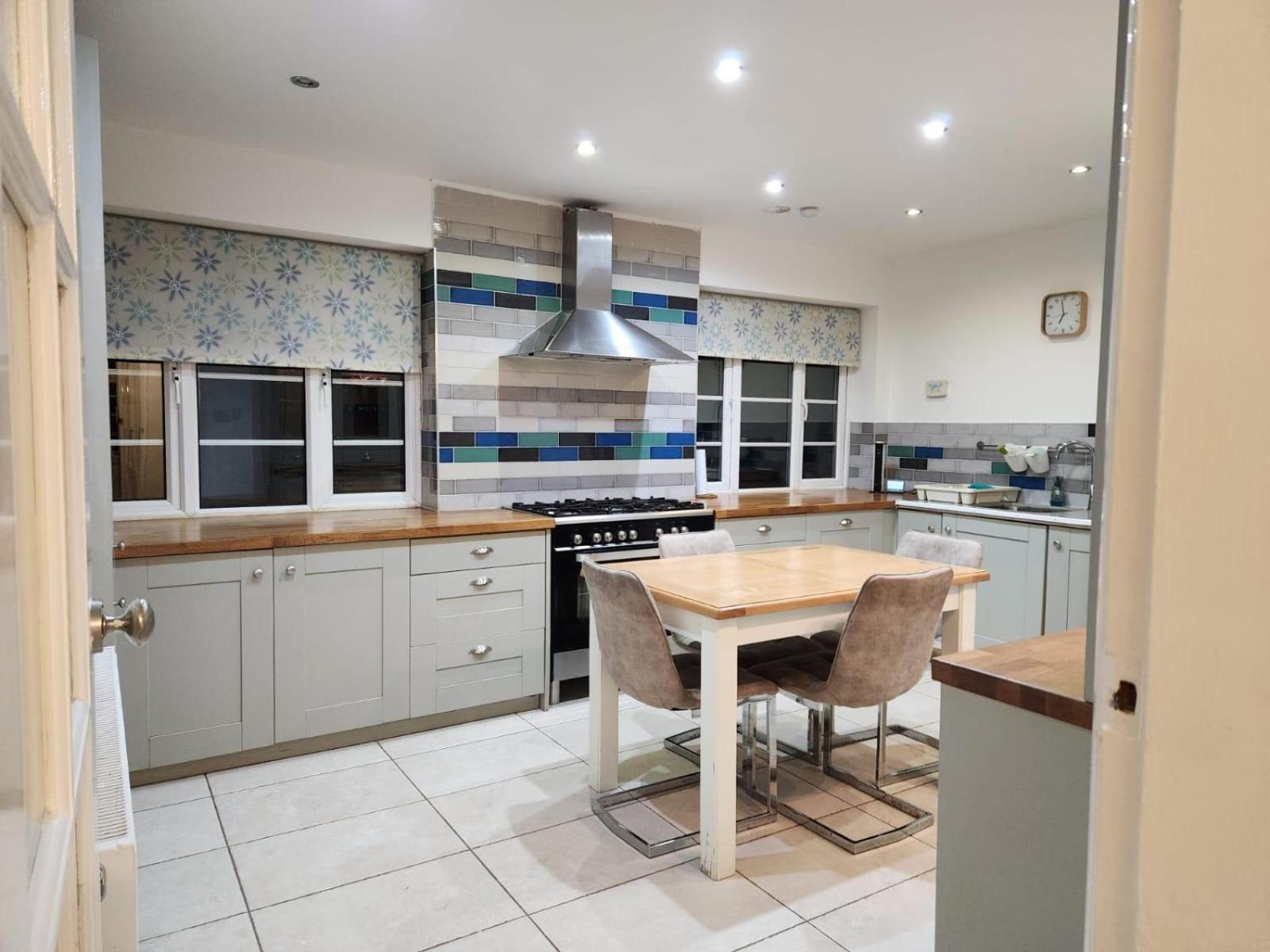 D Elmdon Homestay Shared 4 Bedrooms Birmingham Buitenkant foto