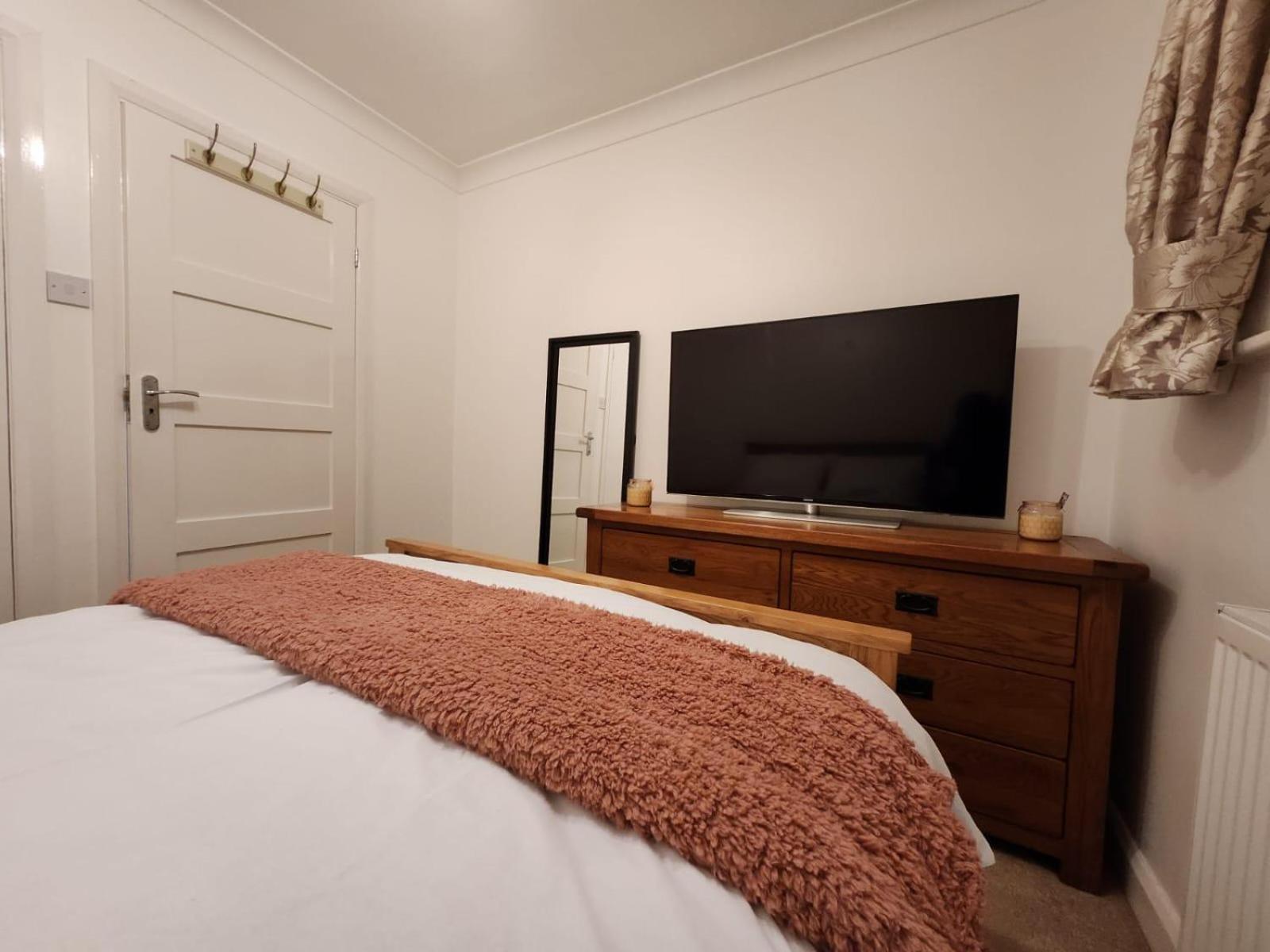 D Elmdon Homestay Shared 4 Bedrooms Birmingham Buitenkant foto