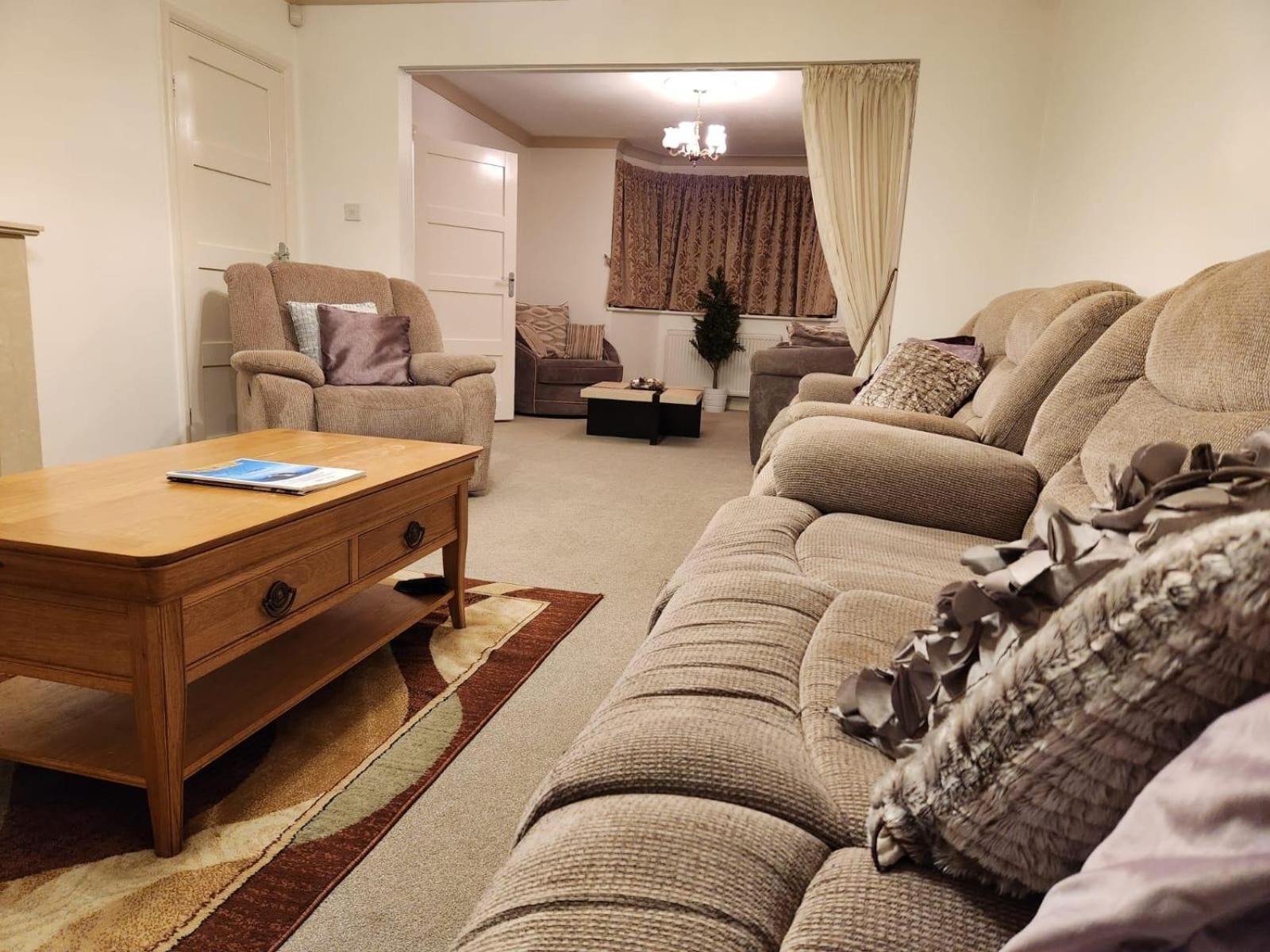 D Elmdon Homestay Shared 4 Bedrooms Birmingham Buitenkant foto