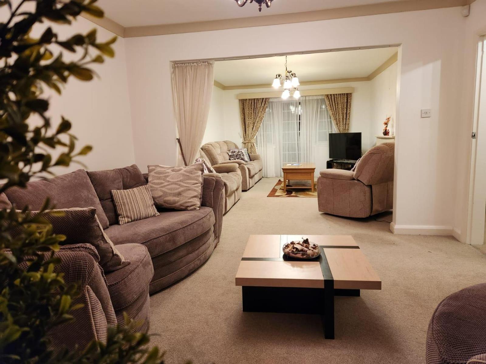 D Elmdon Homestay Shared 4 Bedrooms Birmingham Buitenkant foto