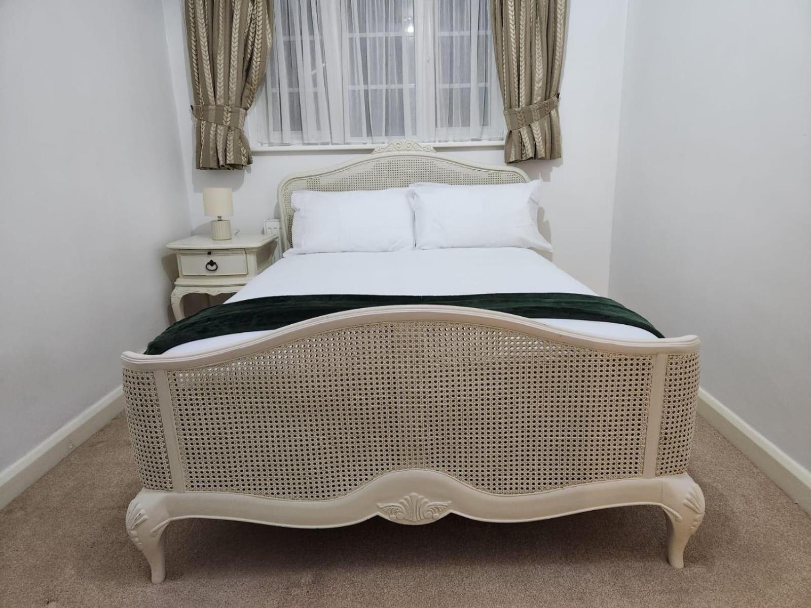 D Elmdon Homestay Shared 4 Bedrooms Birmingham Buitenkant foto