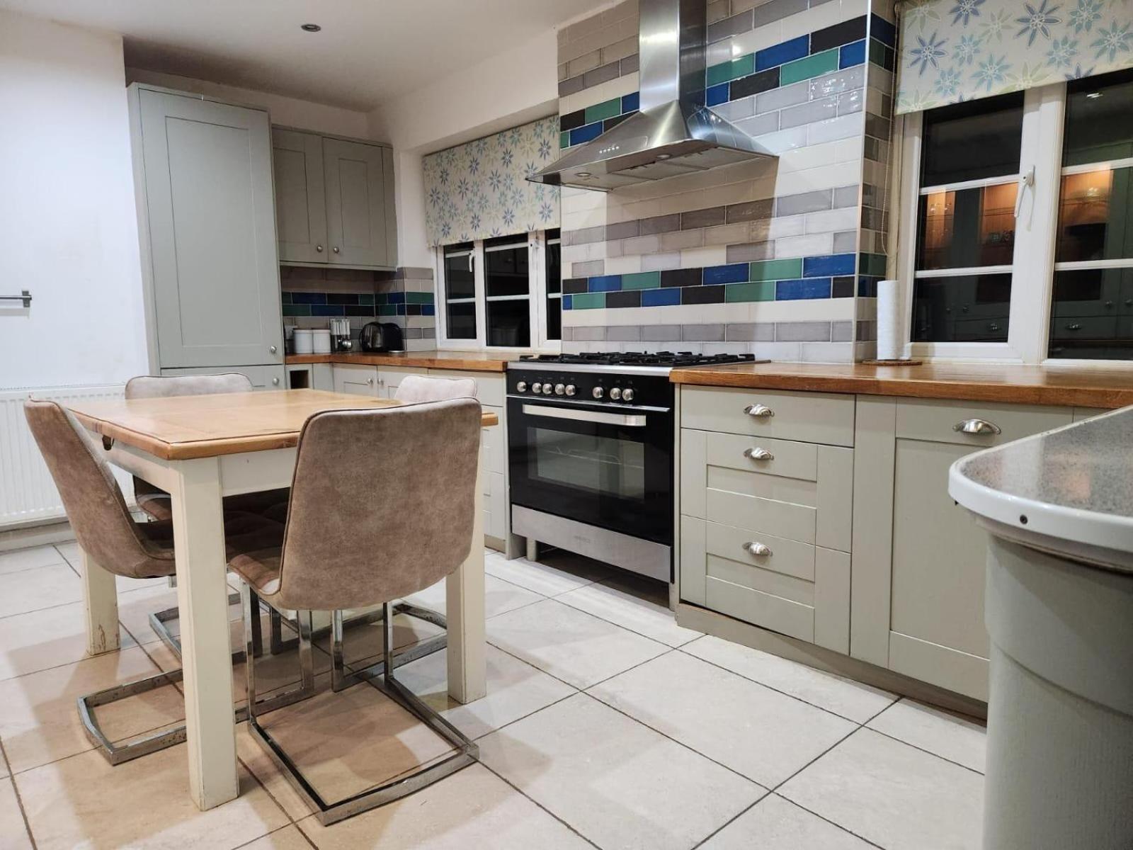 D Elmdon Homestay Shared 4 Bedrooms Birmingham Buitenkant foto