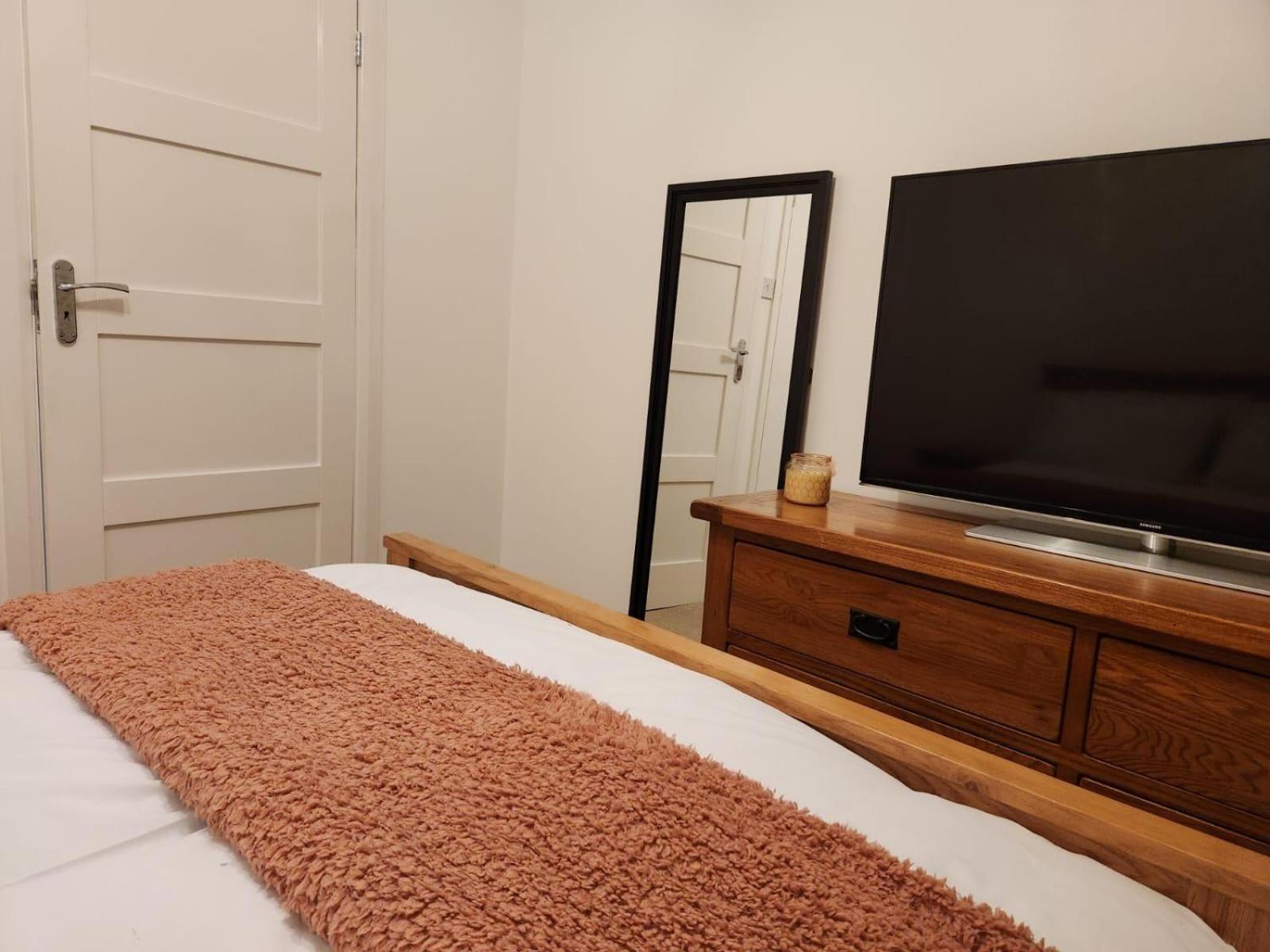 D Elmdon Homestay Shared 4 Bedrooms Birmingham Buitenkant foto