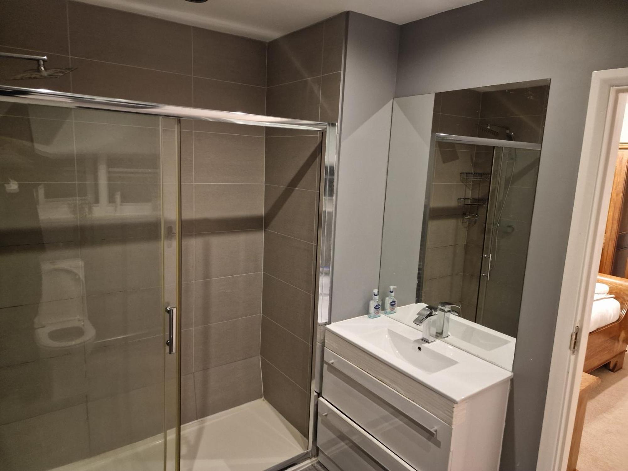 D Elmdon Homestay Shared 4 Bedrooms Birmingham Buitenkant foto